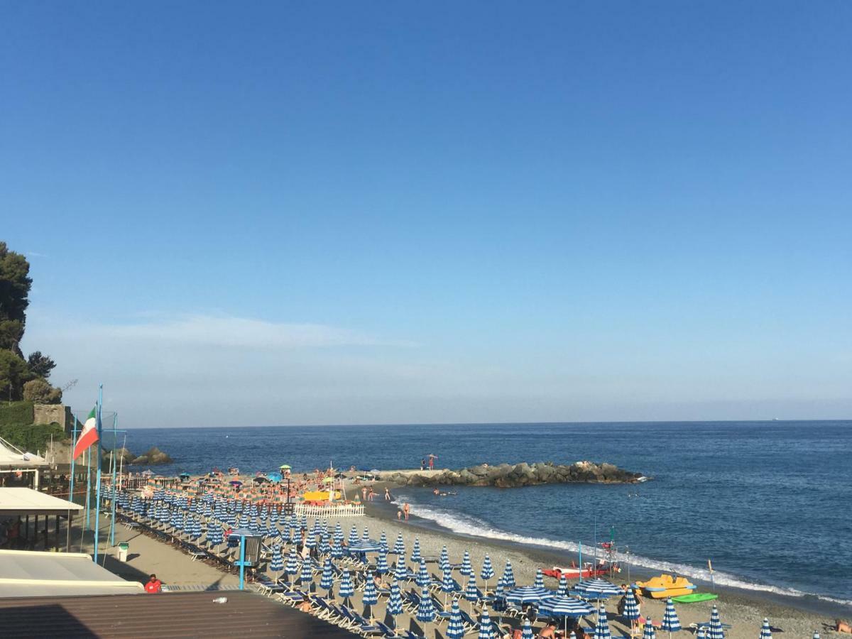 Ferienwohnung Le Finestre Sul Mare Albissola Marina Exterior foto